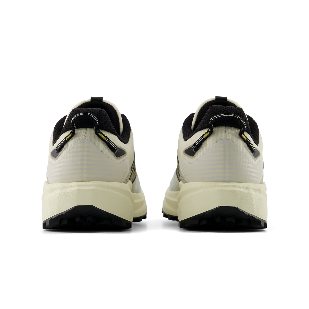 Férfi futócipő New Balance FuelCell Rebel Trail MRBT8VW – bézs