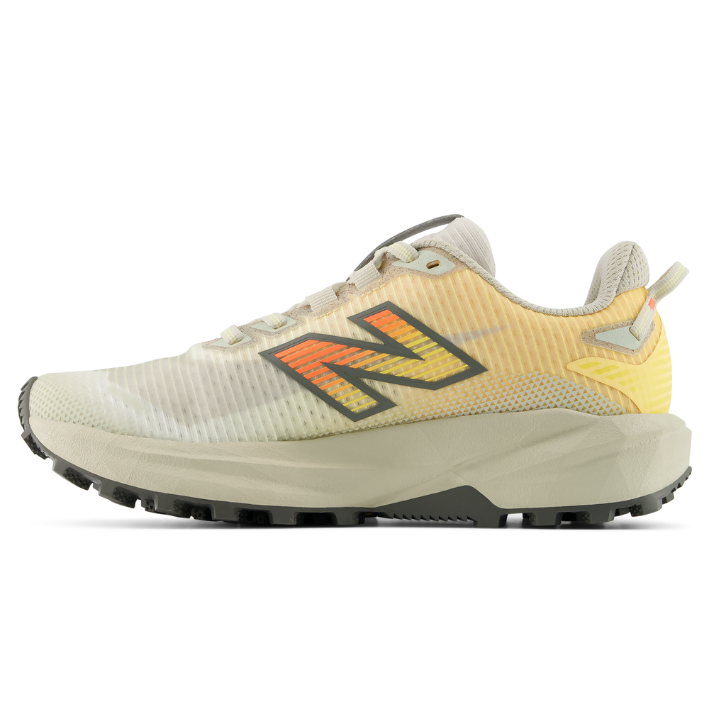 Női futócipő New Balance FuelCell Rebel Rebel Trail WRBT6G2 – bézs