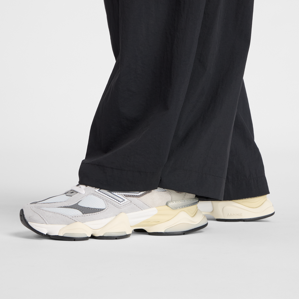 Női nadrág New Balance Cargo – fekete