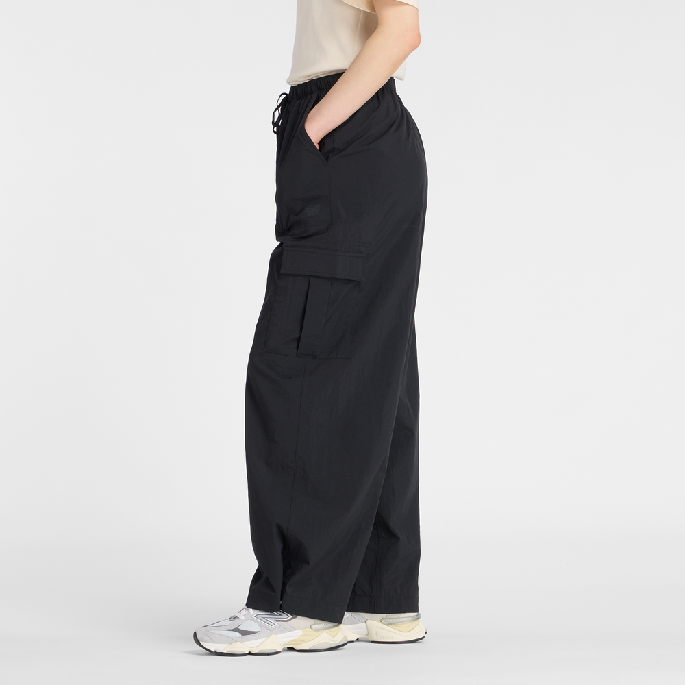 Női nadrág New Balance Cargo – fekete