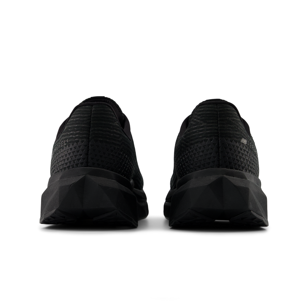 Férfi futócipő New Balance FuelCell Propel v5 MFCPRLK5 – fekete
