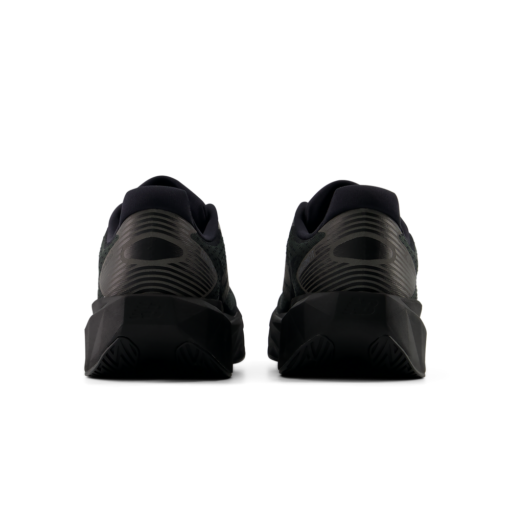Férfi futócipő New Balance FuelCell Rebel v5 MFCX4WK – fekete