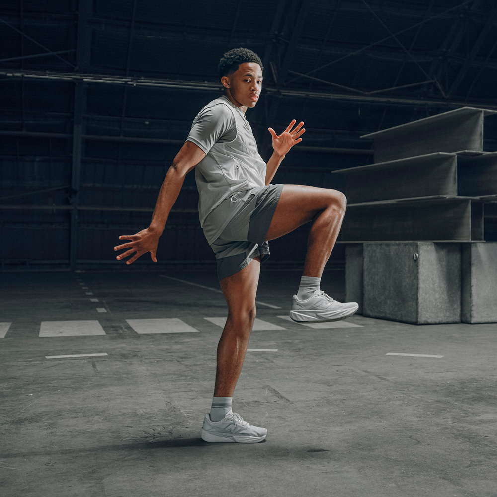 Férfi futócipő New Balance FuelCell Rebel v5 MFCX3NO – szürke