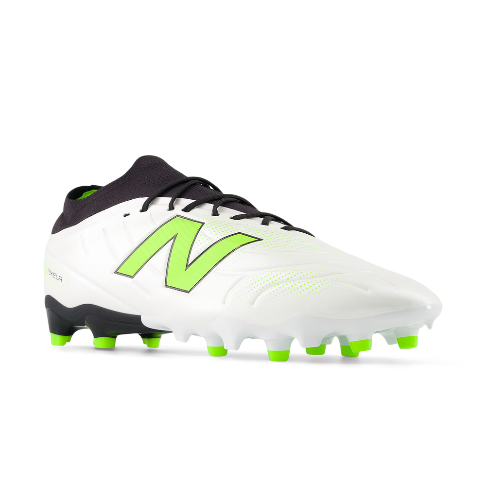 Férfi focicipő New Balance TEKELA TEAM FG V5 ST3FSP5 – fehér