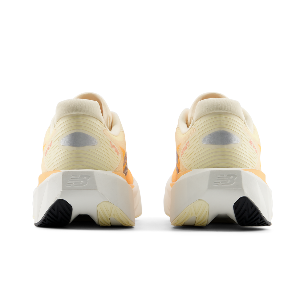 Női futócipő New Balance FuelCell Rebel v5 WFCX8KC – narancssárga