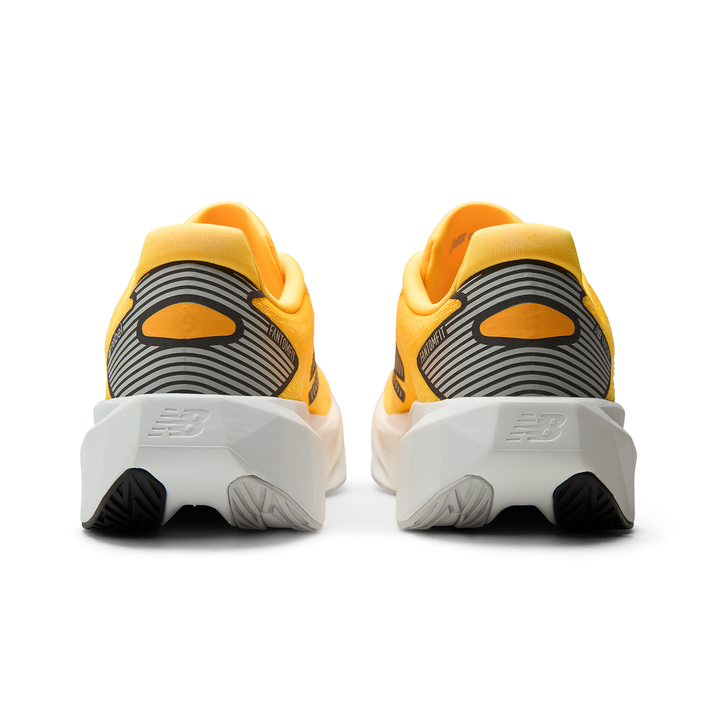 Női futócipő New Balance FuelCell Rebel v5 WFCX2C3 – narancssárga