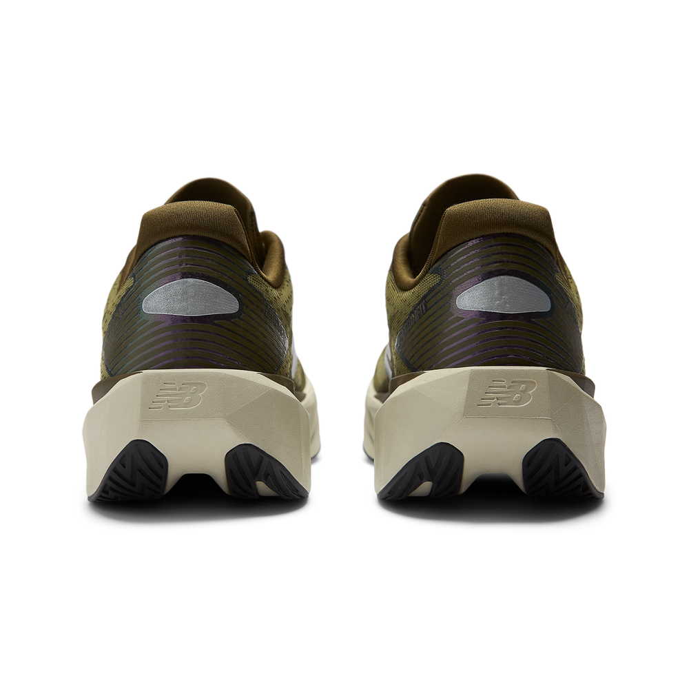 Férfi futócipő New Balance FuelCell Rebel v5 MFCXPB5 – zöld