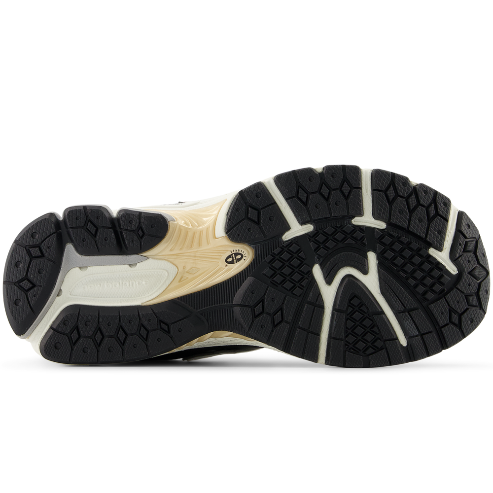 Gyermekcipő New Balance GC2002PO – fekete