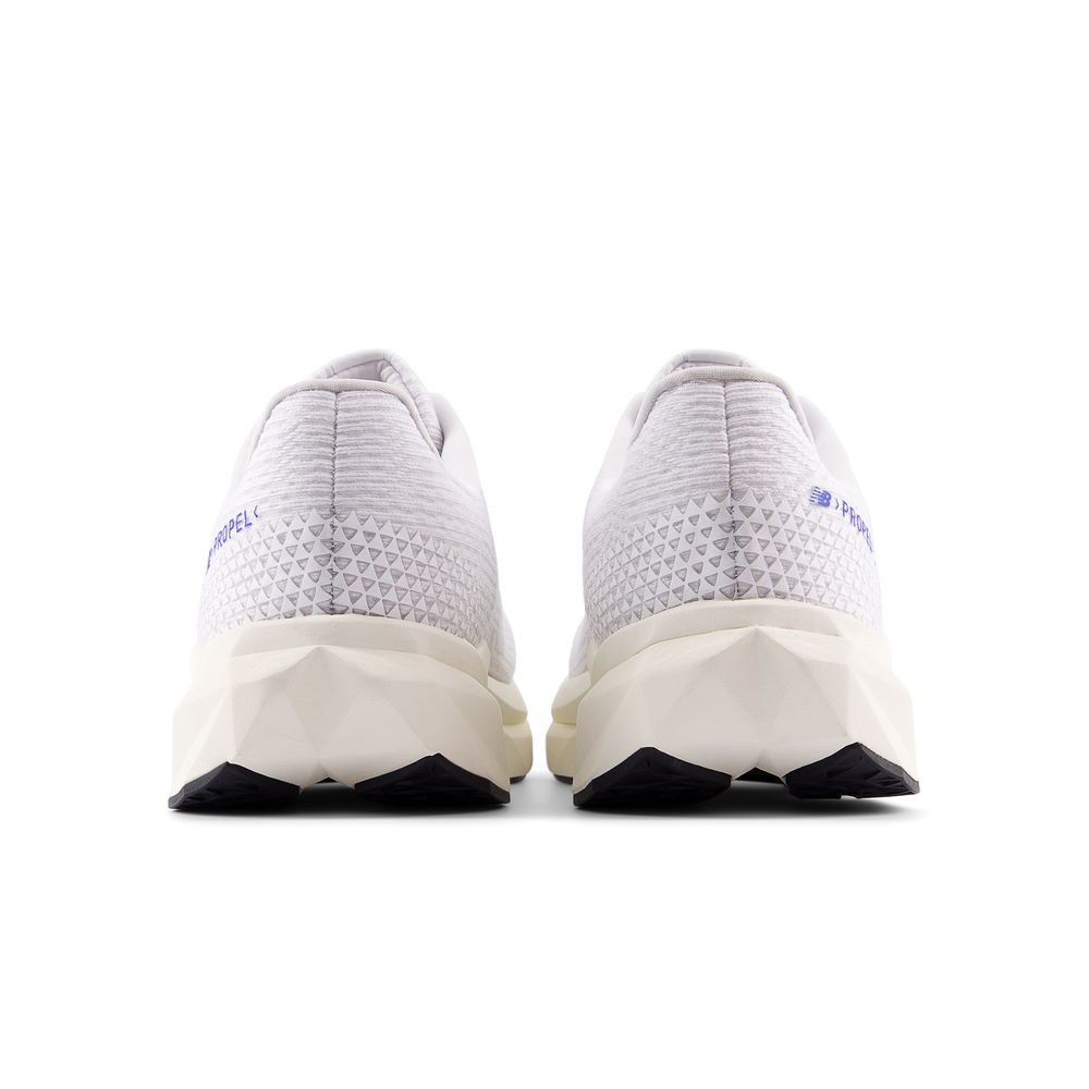 Férfi futócipő New Balance FuelCell Propel v5 MFCPRCZ5 – fehér