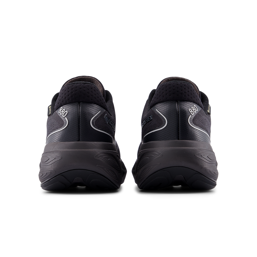 Férfi futócipő New Balance Fresh Foam X 880 v15 Gore-Tex M880GB15 – fekete