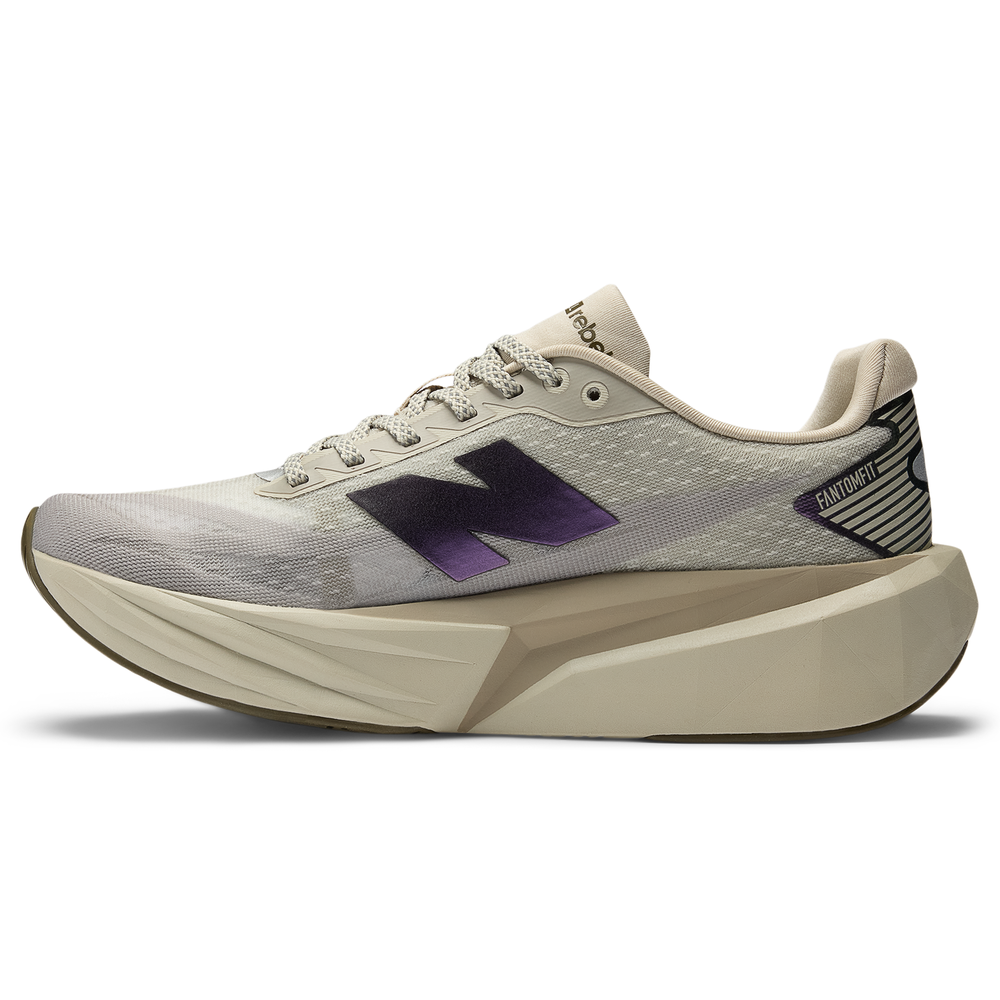 Női futócipő New Balance FuelCell Rebel v5 WFCXPB5 – bézs