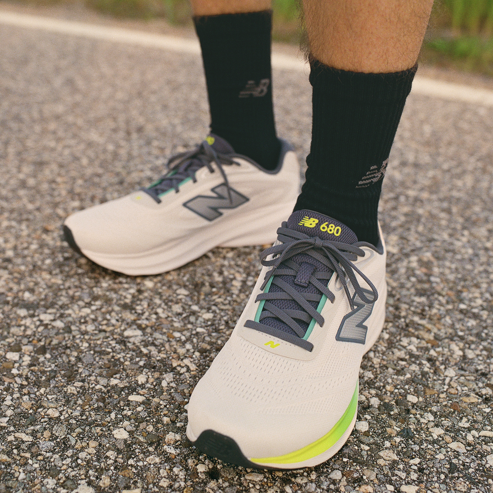 Férfi cipő New Balance Fresh Foam 680 v9 M68025Z – fehér