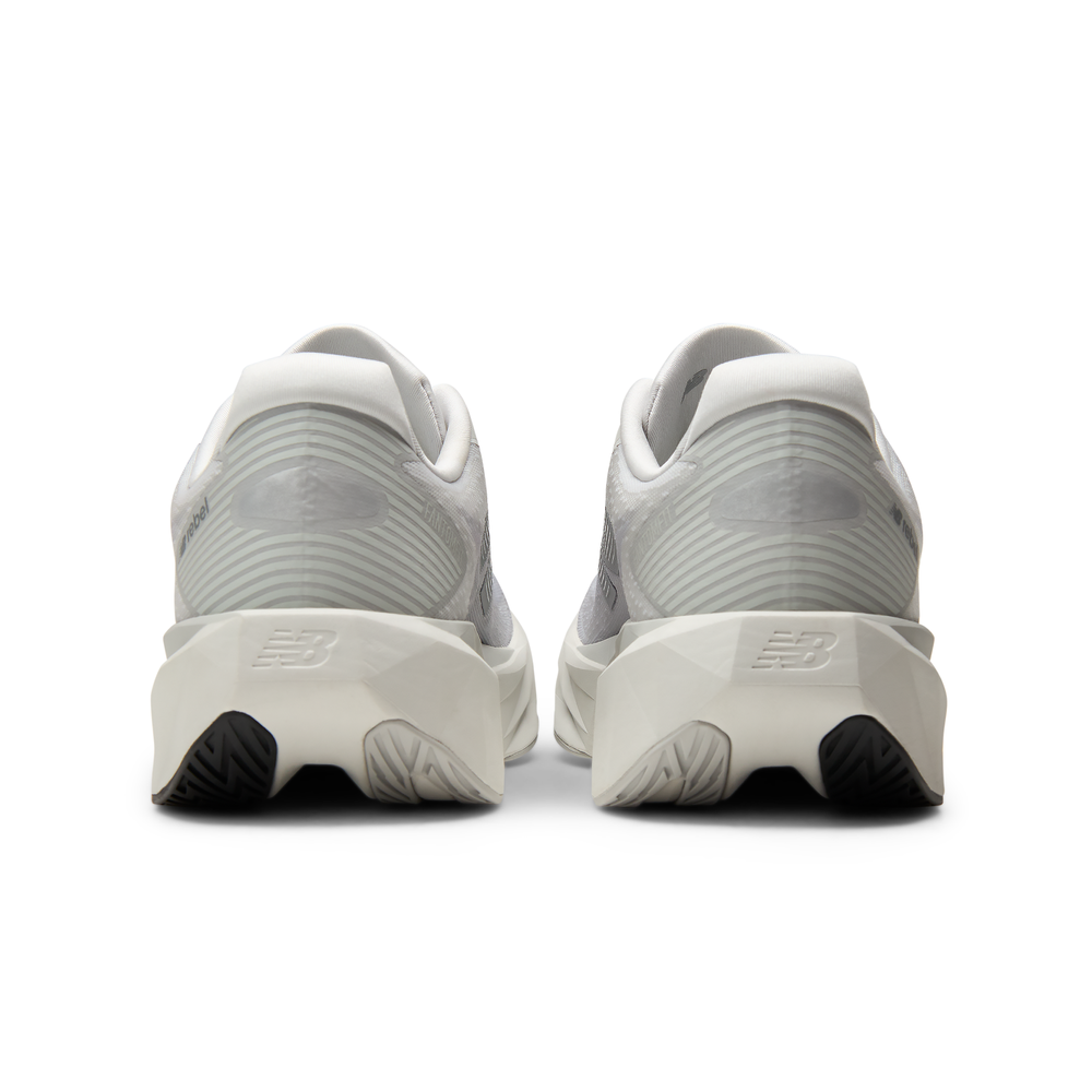 Férfi futócipő New Balance FuelCell Rebel v5 MFCX3NO – szürke