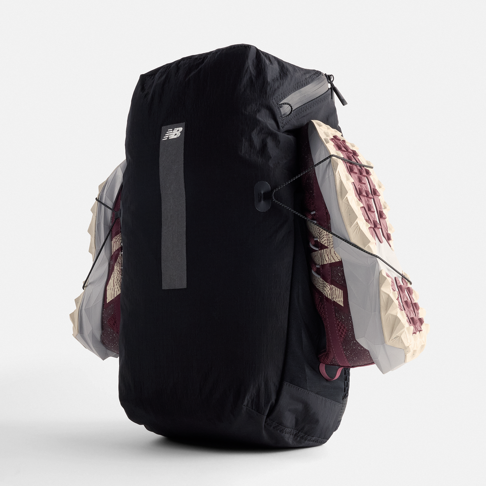 Hátizsák New Balance AC8227UBK – fekete
