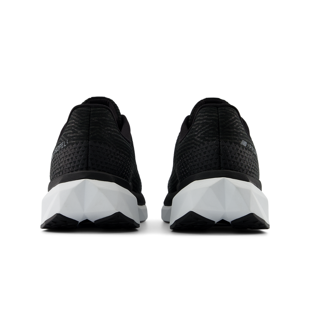 Férfi futócipő New Balance FuelCell Propel v5 MFCPRLB5 – fekete