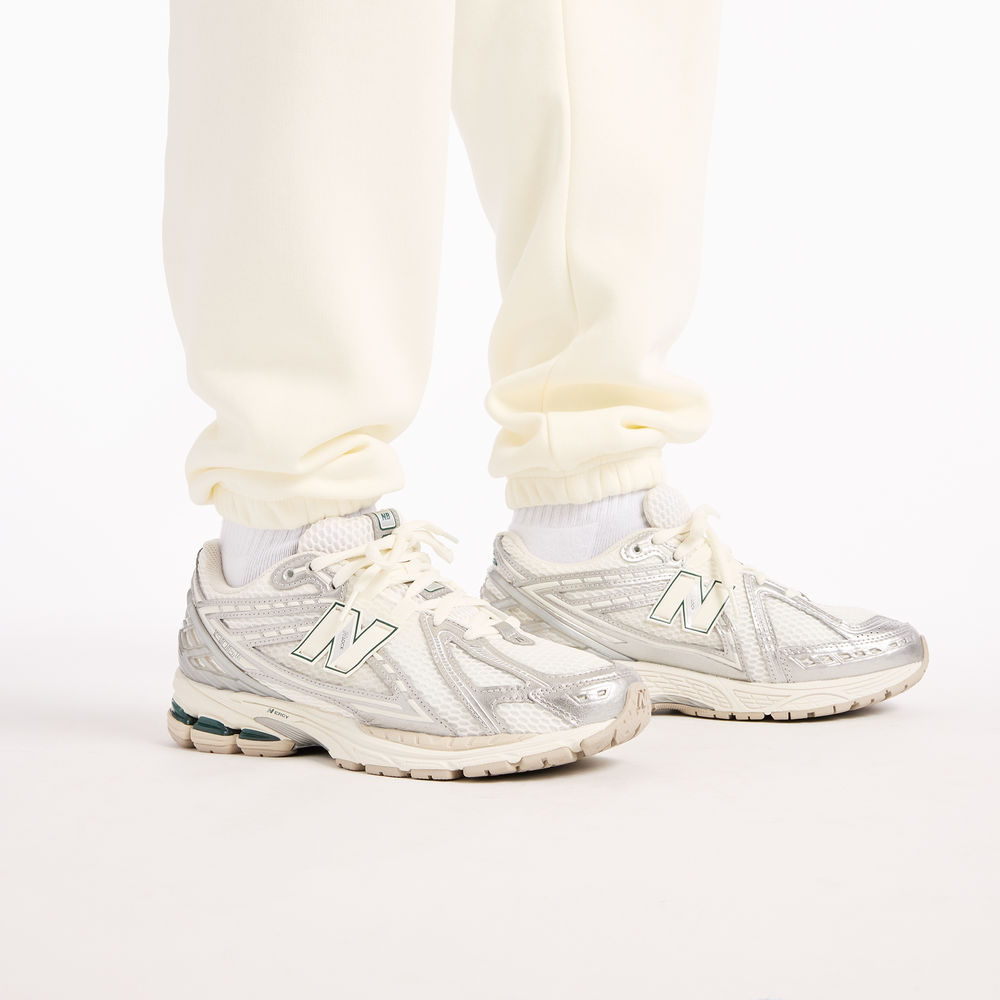 Férfi nadrág New Balance Reimagined Graphic – bézs