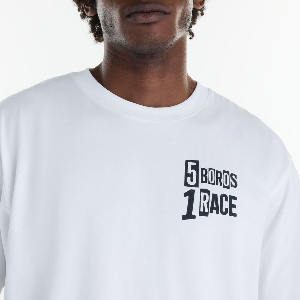 Férfi futópóló New Balance NYC Marathon Graphic – fehér