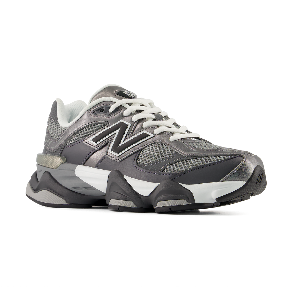 Gyermekcipő New Balance G90603BN – szürke