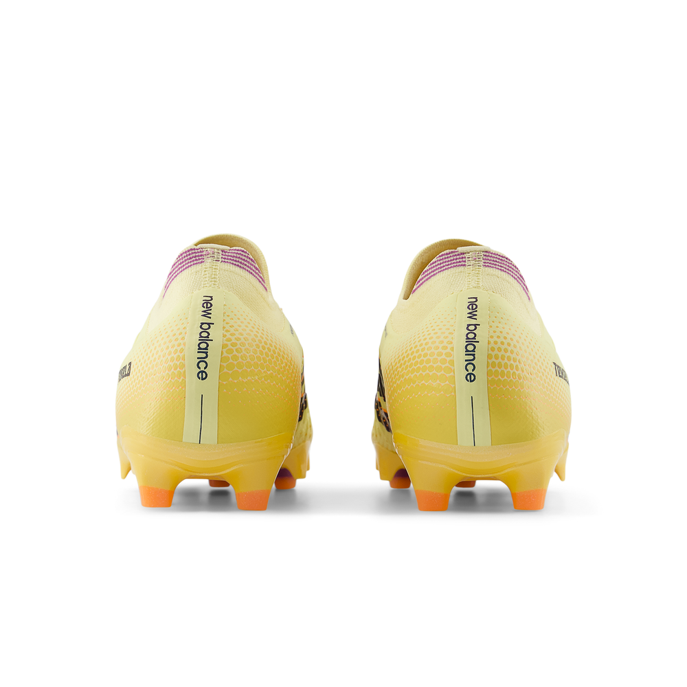 Férfi focicipő New Balance TEKELA PRO FG V4+ ST1FLJ45 – sárga