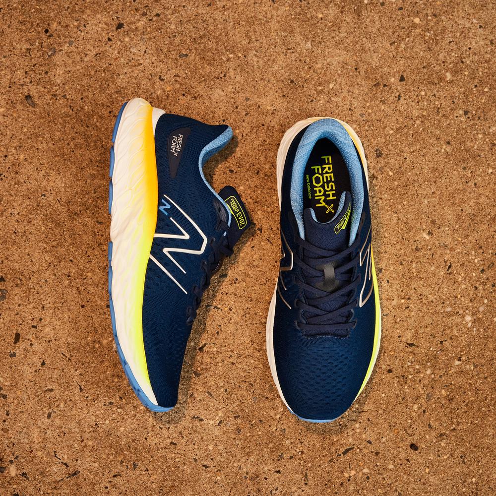 Férfi futócipő New Balance Fresh Foam Evoz v3 MEVOZLH3 – sötétkék