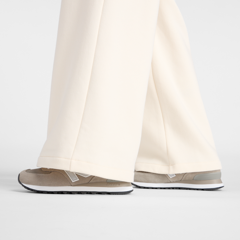 Női nadrág New Balance WP53902PEF – bézs