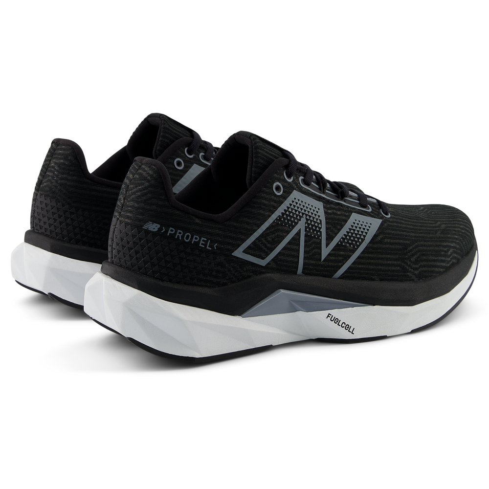 Férfi futócipő New Balance FuelCell Propel v5 MFCPRLB5 – fekete