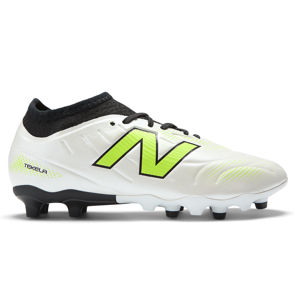 Focicipő gyerekeknek New Balance TEKELA TEAM LOW JNR FG V5 SJT3FSP5 – fehér
