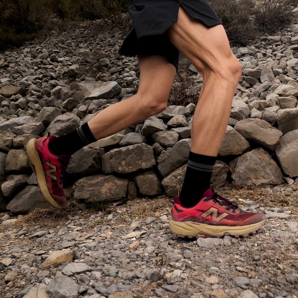 Férfi futócipő New Balance FuelCell Rebel Trail MRBT9X5 – bordó