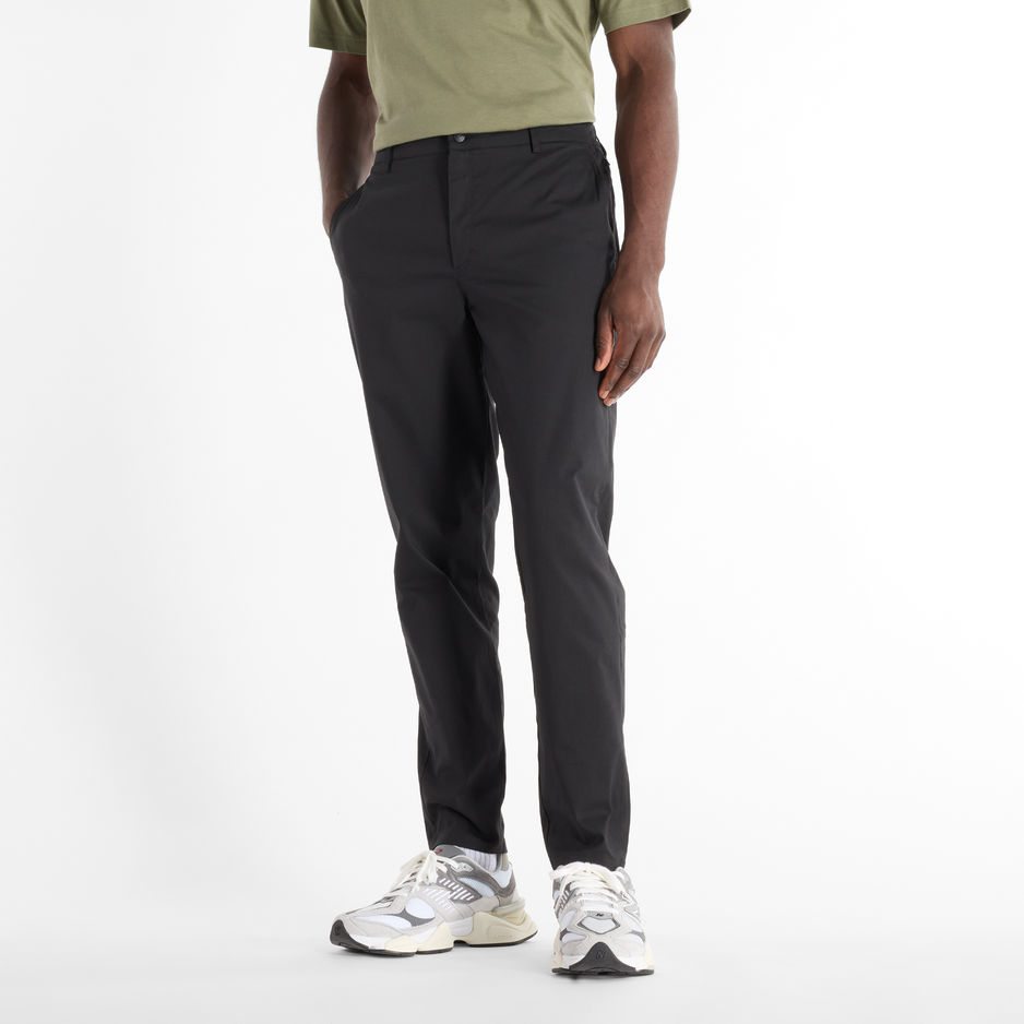 Férfi nadrág New Balance MP43554BK – fekete